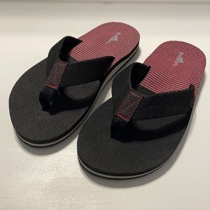 Everest black and red boys flip flops